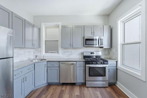 913 S 18th Newark NJ 07108