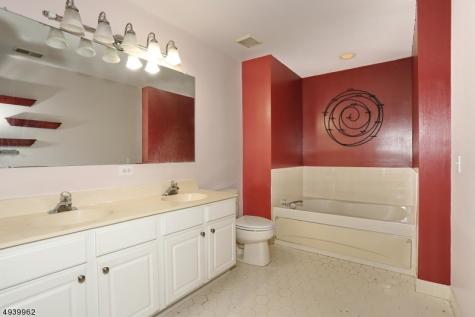261 Riverwalk Way Clifton NJ 07014