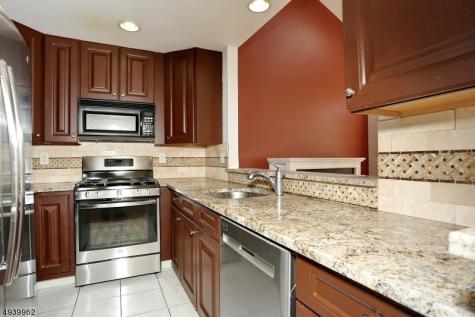 261 Riverwalk Way Clifton NJ 07014