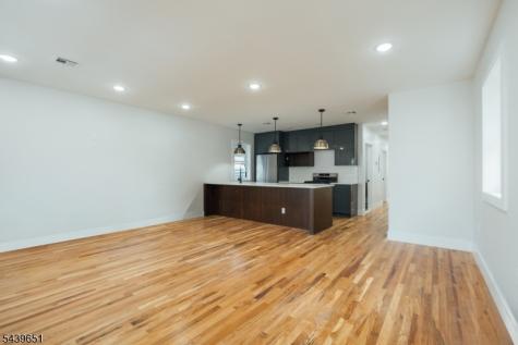 88 Hollywood Avenue East Orange NJ 07018
