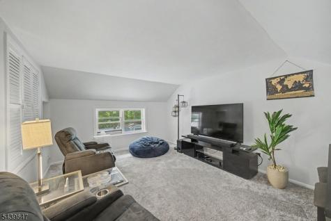 5 Forest Drive Roxbury NJ 07876