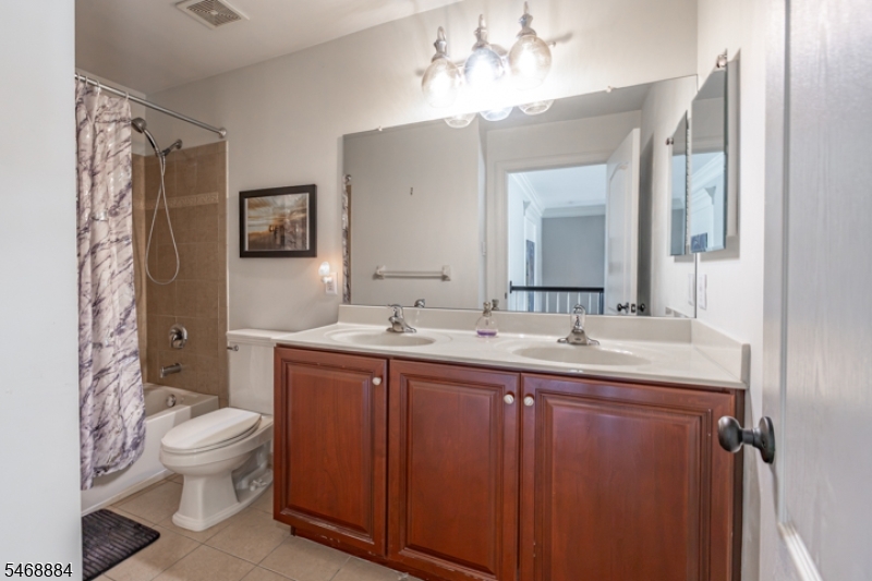 225 Holcombe Way Lambertville NJ 08530