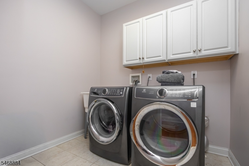 225 Holcombe Way Lambertville NJ 08530