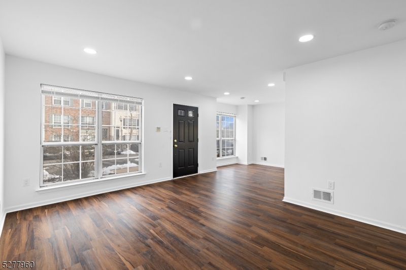 4 Boston Court Newark NJ 07103