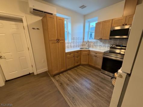 64 Mott Street Newark NJ 07105