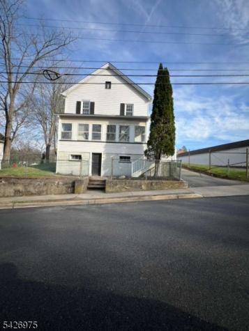 8 Hampton Street Newton NJ 07860
