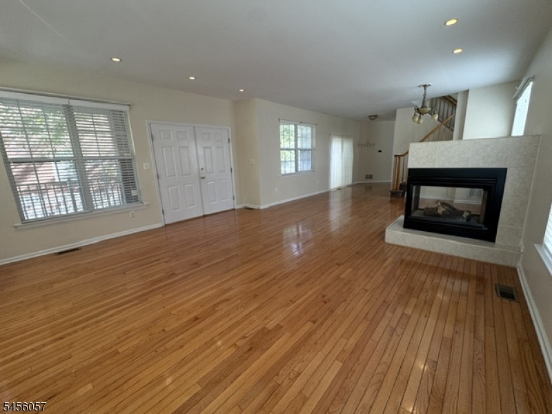 10 Park Square Metuchen NJ 08840