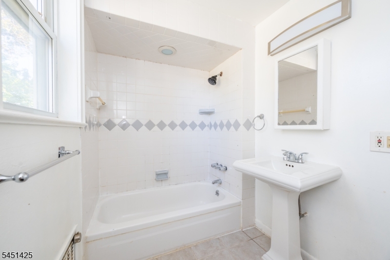 33 Monroe Place Bloomfield NJ 07003