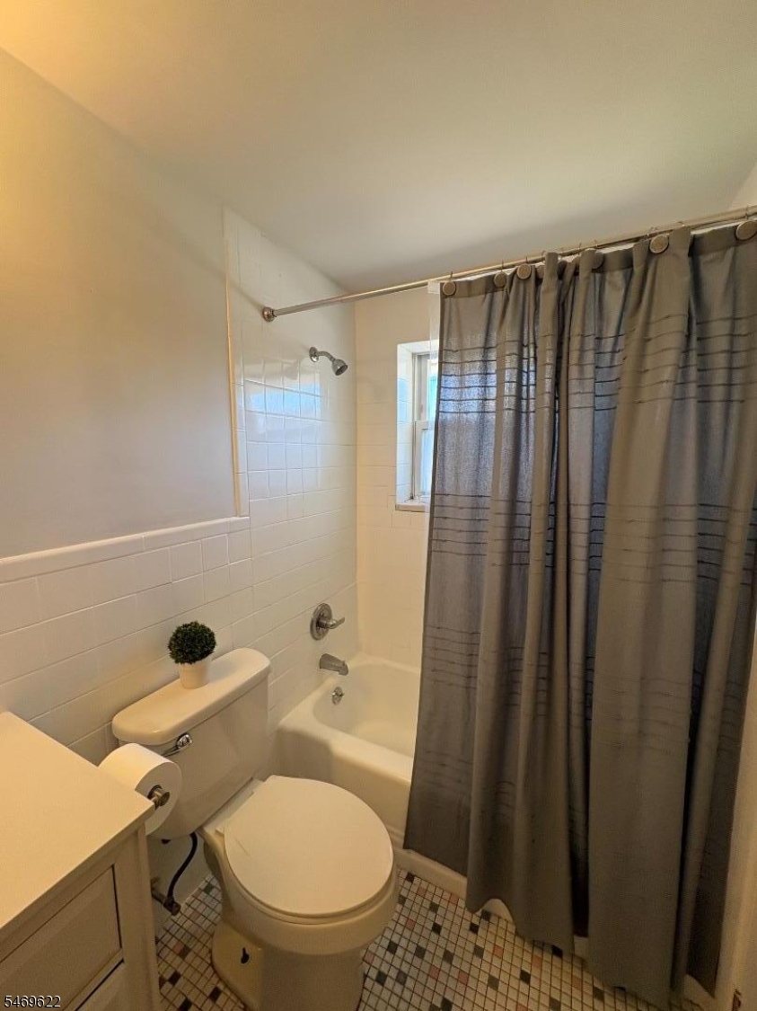 15 Dell Glen Avenue Lodi NJ 07644