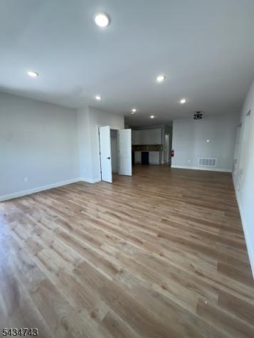 484 S 19th St 1st Fl Newark NJ 07103