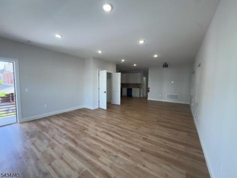484 S 19th St 1st Fl Newark NJ 07103