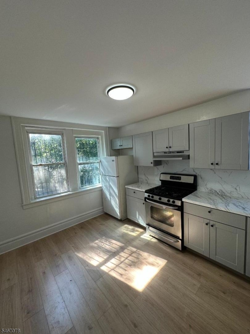 264 Lyons Avenue Newark NJ 07112