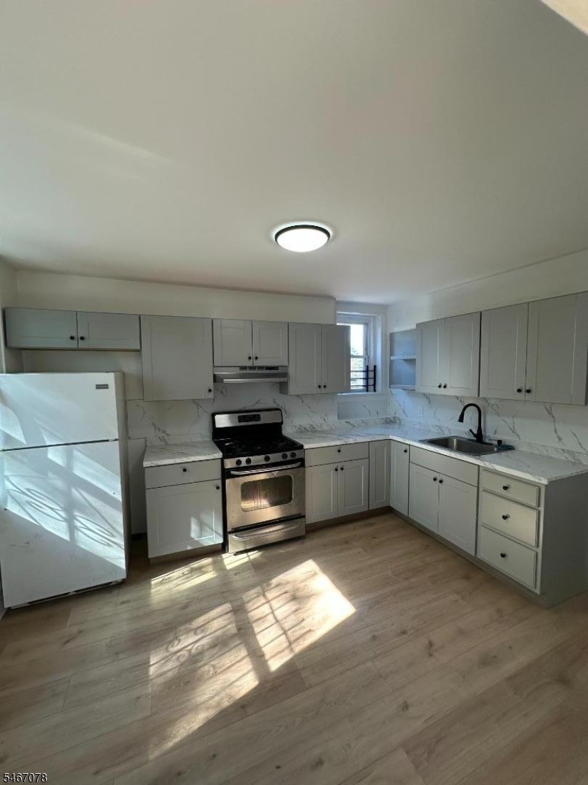 264 Lyons Avenue Newark NJ 07112