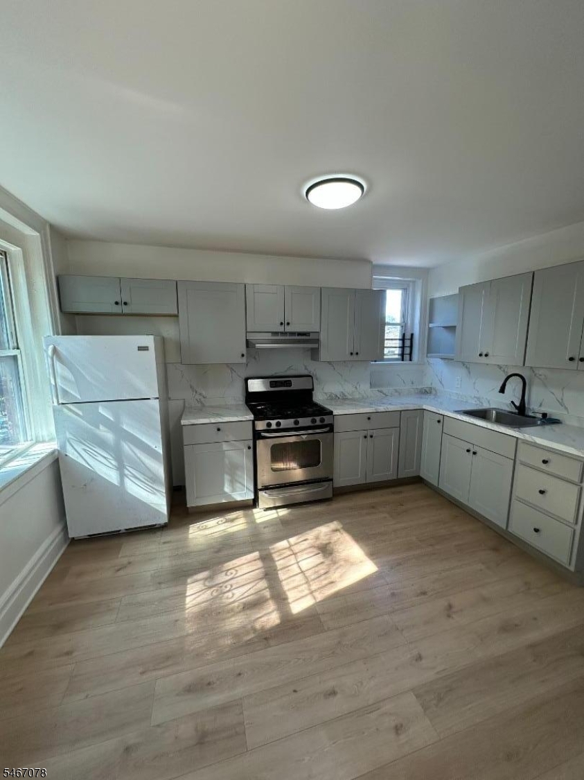 264 Lyons Avenue Newark NJ 07112