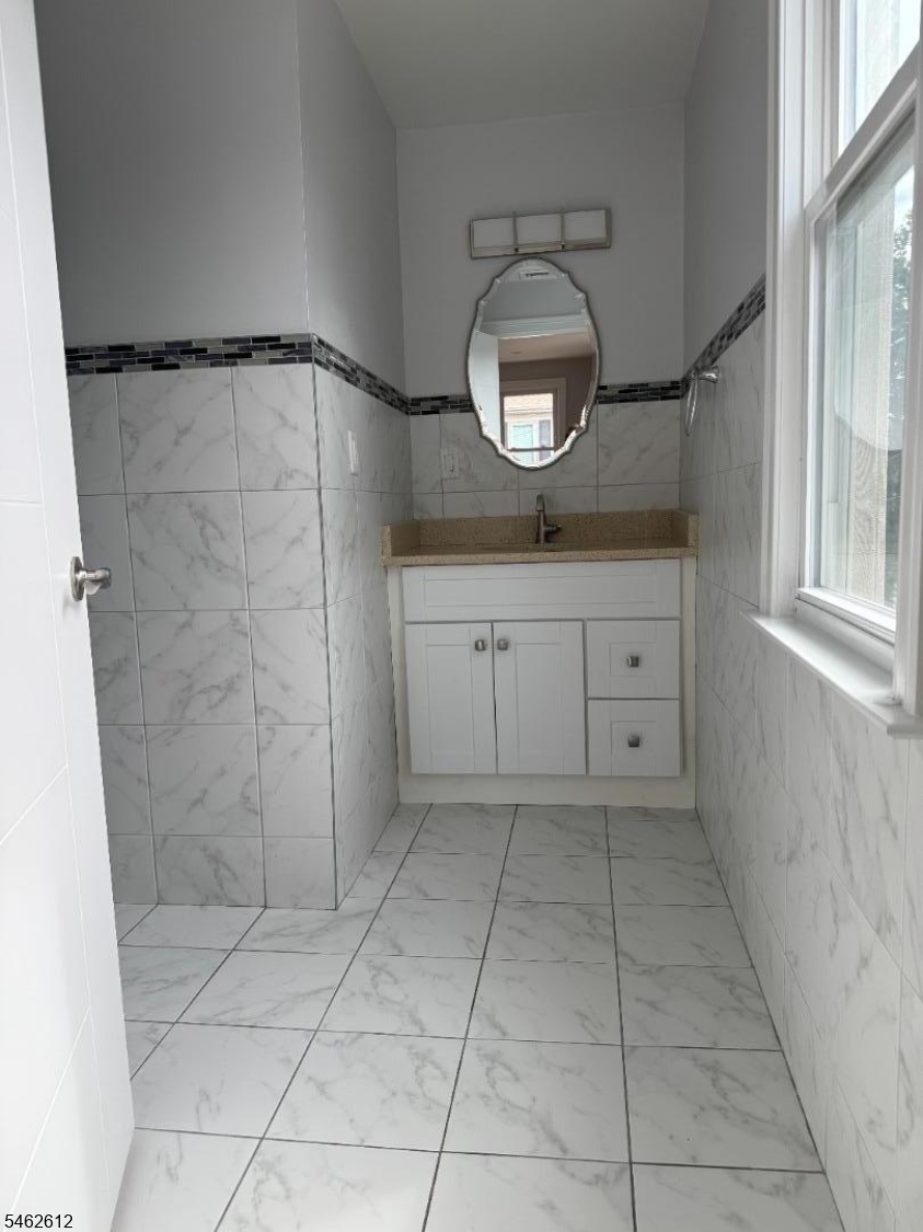 229 Thomas Avenue Lyndhurst NJ 07071