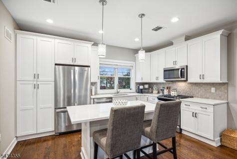 25 Stonybrook Circle Fairfield NJ 07004