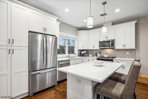 25 Stonybrook Circle Fairfield NJ 07004