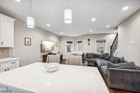 25 Stonybrook Circle Fairfield NJ 07004