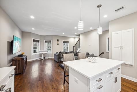 25 Stonybrook Circle Fairfield NJ 07004