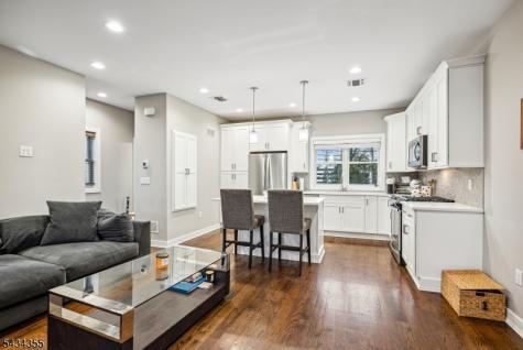 25 Stonybrook Circle Fairfield NJ 07004