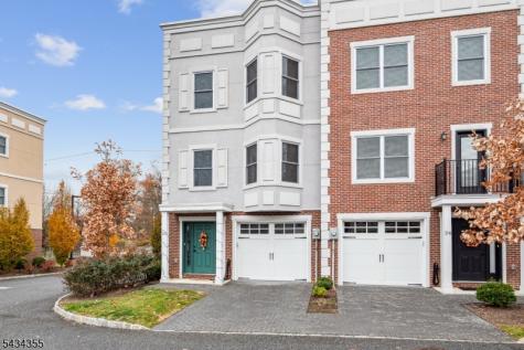 25 Stonybrook Circle Fairfield NJ 07004