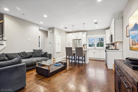 25 Stonybrook Circle Fairfield NJ 07004