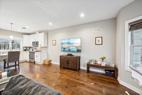 25 Stonybrook Circle Fairfield NJ 07004