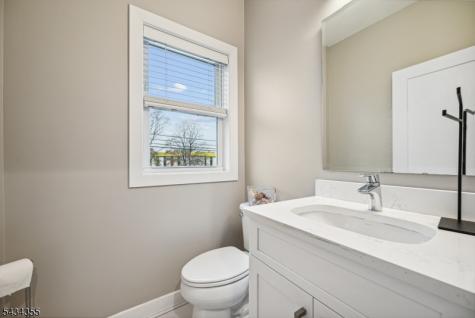 25 Stonybrook Circle Fairfield NJ 07004