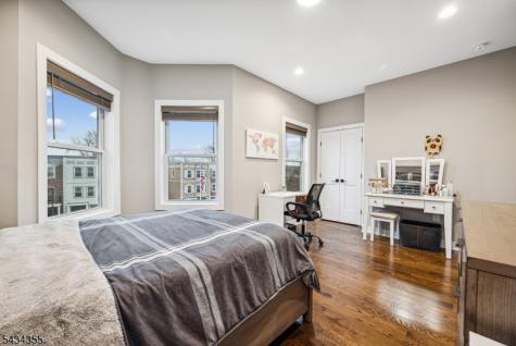 25 Stonybrook Circle Fairfield NJ 07004