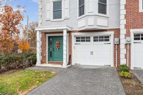 25 Stonybrook Circle Fairfield NJ 07004
