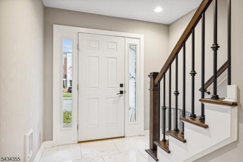 25 Stonybrook Circle Fairfield NJ 07004