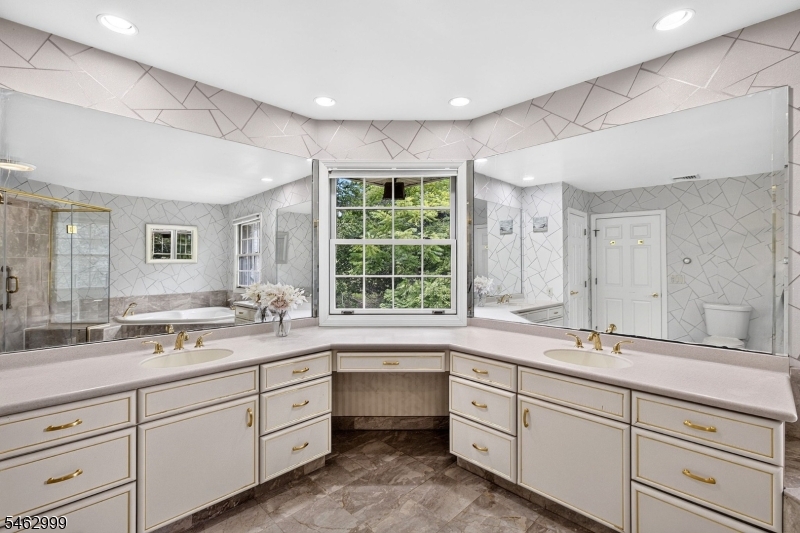 15 Scenic Drive Ewing NJ 08628