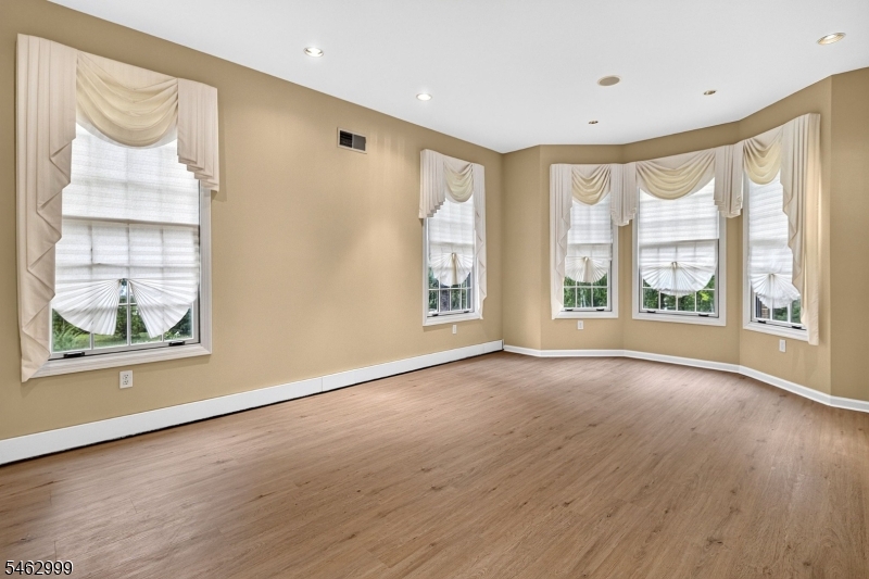 15 Scenic Drive Ewing NJ 08628