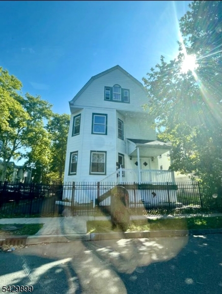15 9TH Avenue East Orange NJ 07018