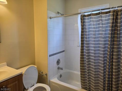 8 Chester Court Edison NJ 08817