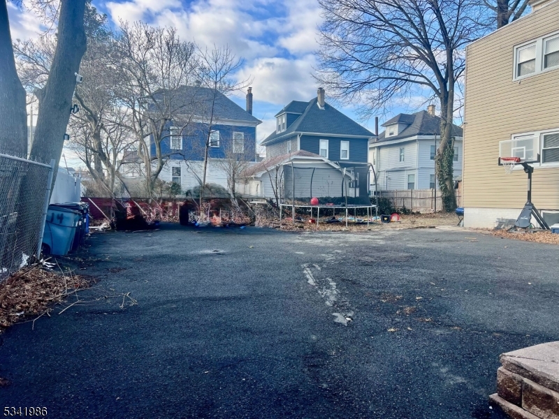 10 Noll Place Newark NJ 07106