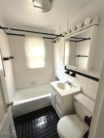 142 Tuxedo Parkway Newark NJ 07106