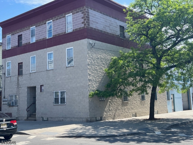 92 Pacific Street Newark NJ 07105