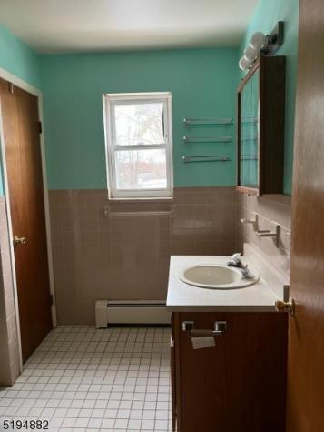 17 Manchester Court Wayne NJ 07470
