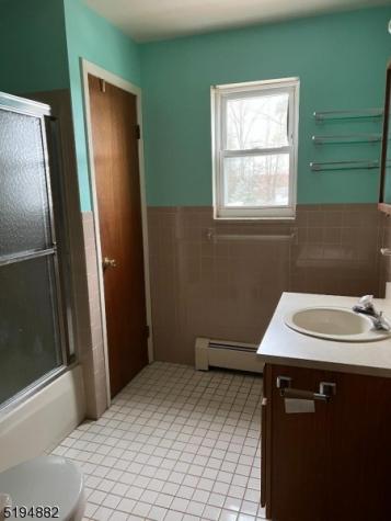 17 Manchester Court Wayne NJ 07470