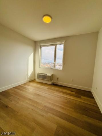 39 Madison Street Newark NJ 07105