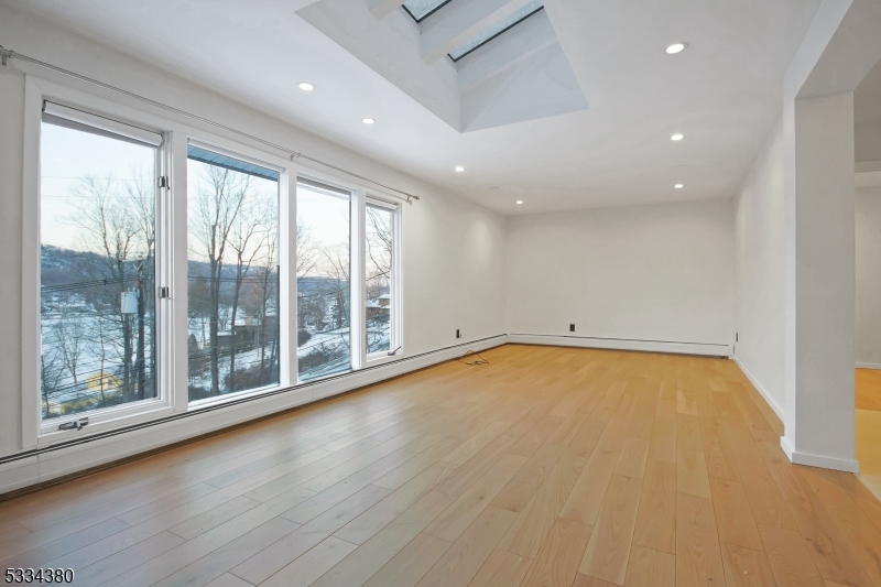 519 E Shore Trail Byram NJ 07871