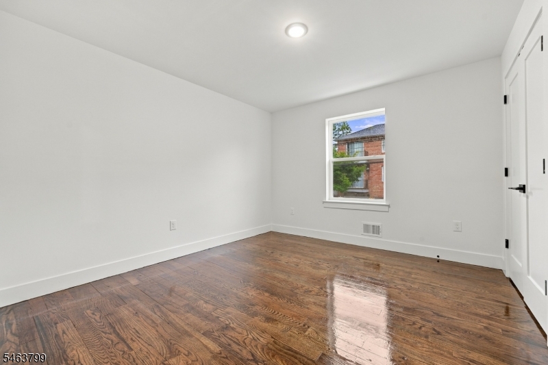 543 13TH Avenue Newark NJ 07103