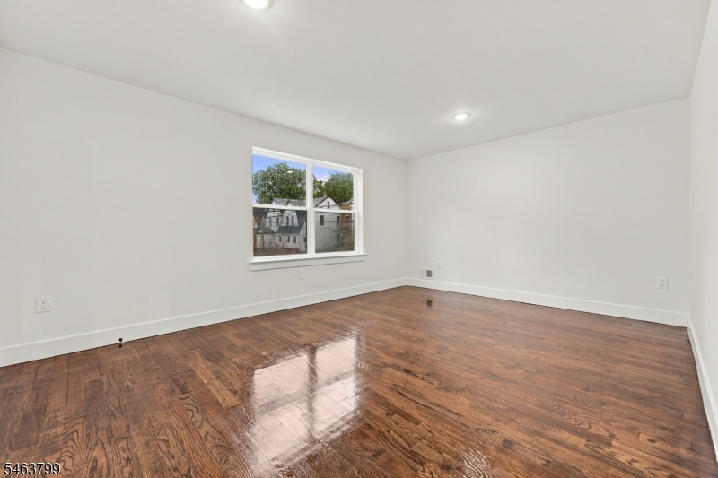 543 13TH Avenue Newark NJ 07103
