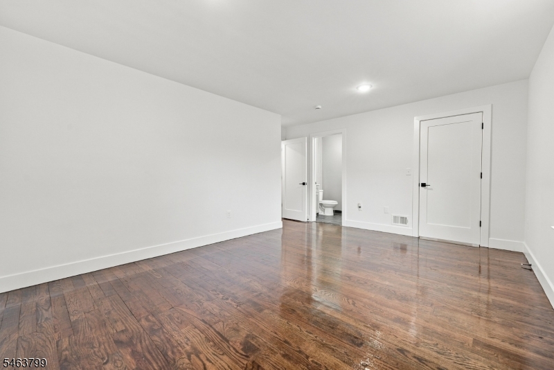 543 13TH Avenue Newark NJ 07103