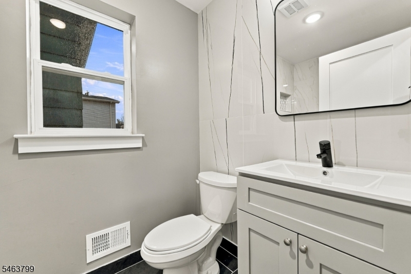 543 13TH Avenue Newark NJ 07103