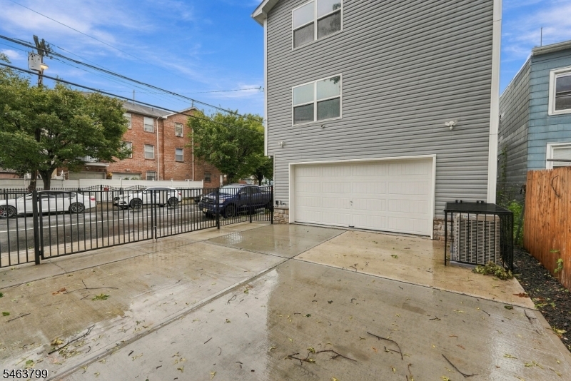 543 13TH Avenue Newark NJ 07103