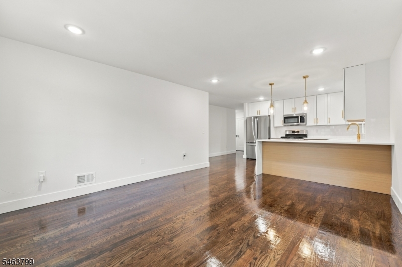 543 13TH Avenue Newark NJ 07103
