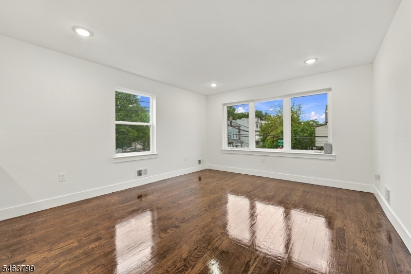 543 13TH Avenue Newark NJ 07103