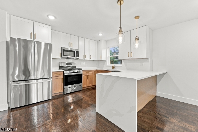 543 13TH Avenue Newark NJ 07103